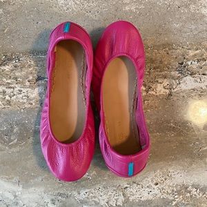 Tieks fuchsia foldable ballet flat size 10